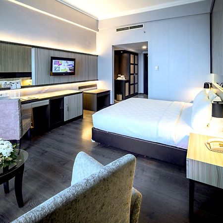 Grand Jatra Hotel Pekanbaru Zewnętrze zdjęcie