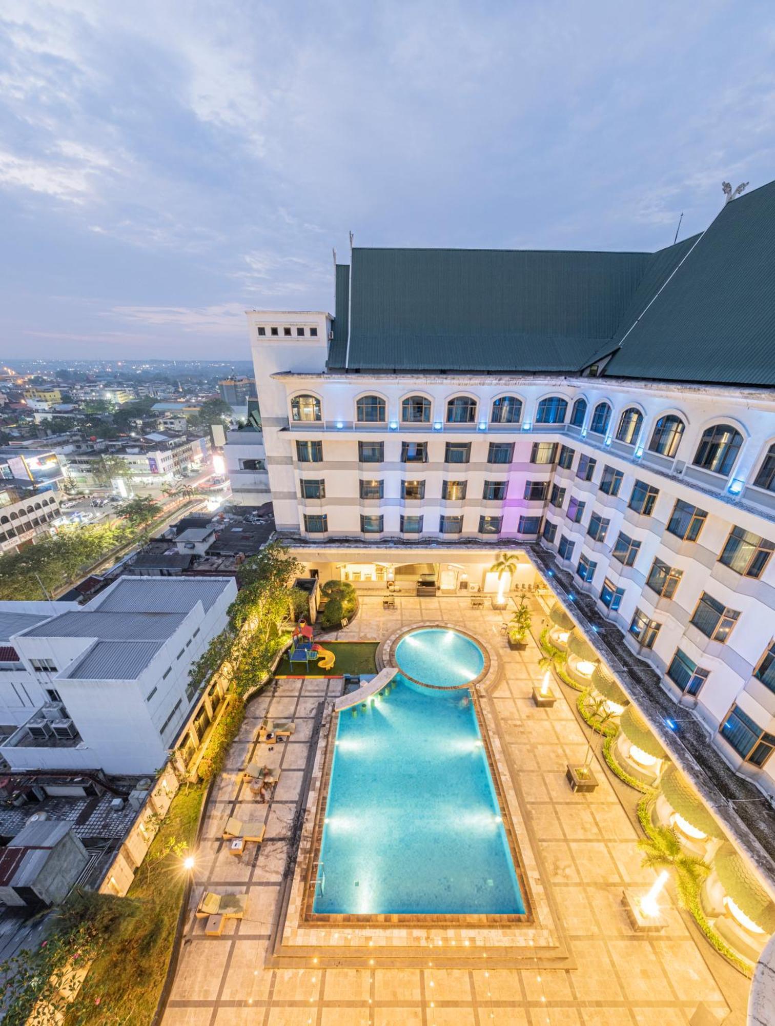Grand Jatra Hotel Pekanbaru Zewnętrze zdjęcie