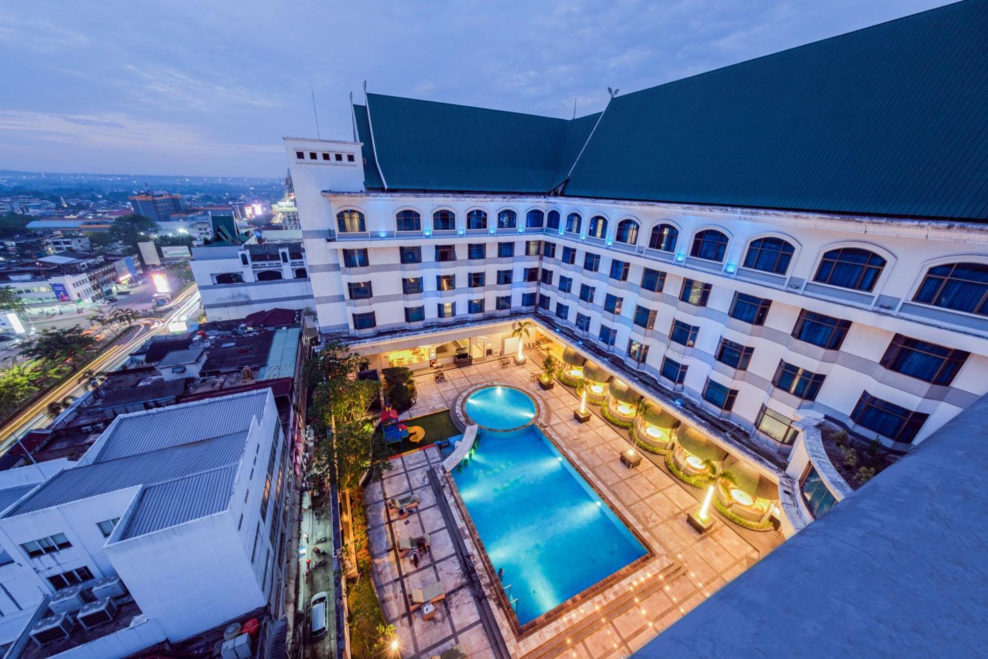 Grand Jatra Hotel Pekanbaru Zewnętrze zdjęcie