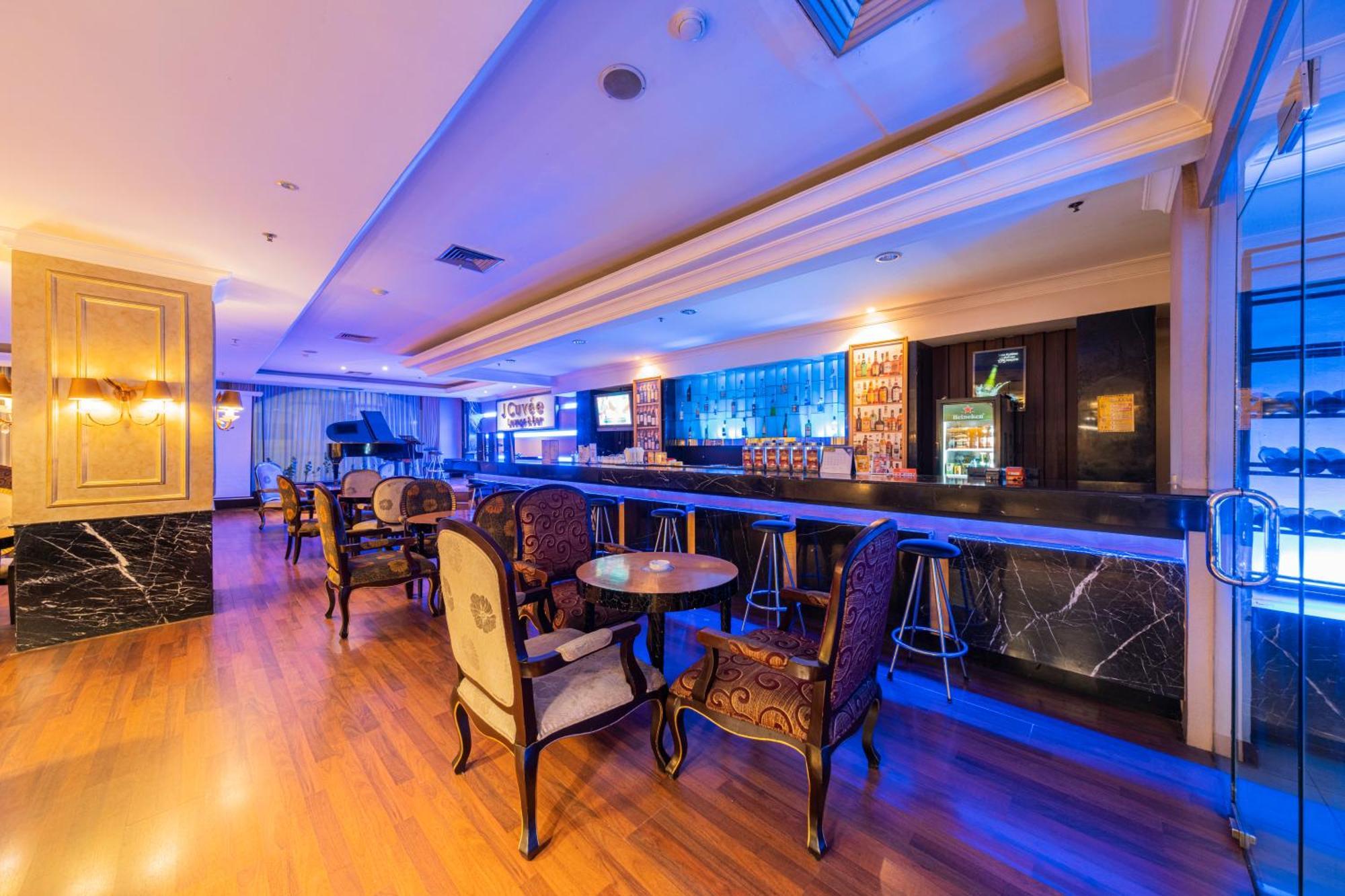 Grand Jatra Hotel Pekanbaru Zewnętrze zdjęcie