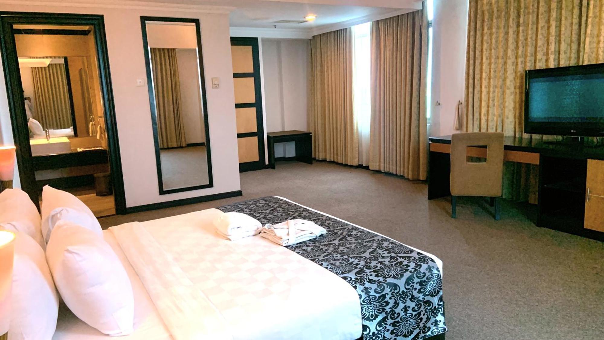 Grand Jatra Hotel Pekanbaru Zewnętrze zdjęcie