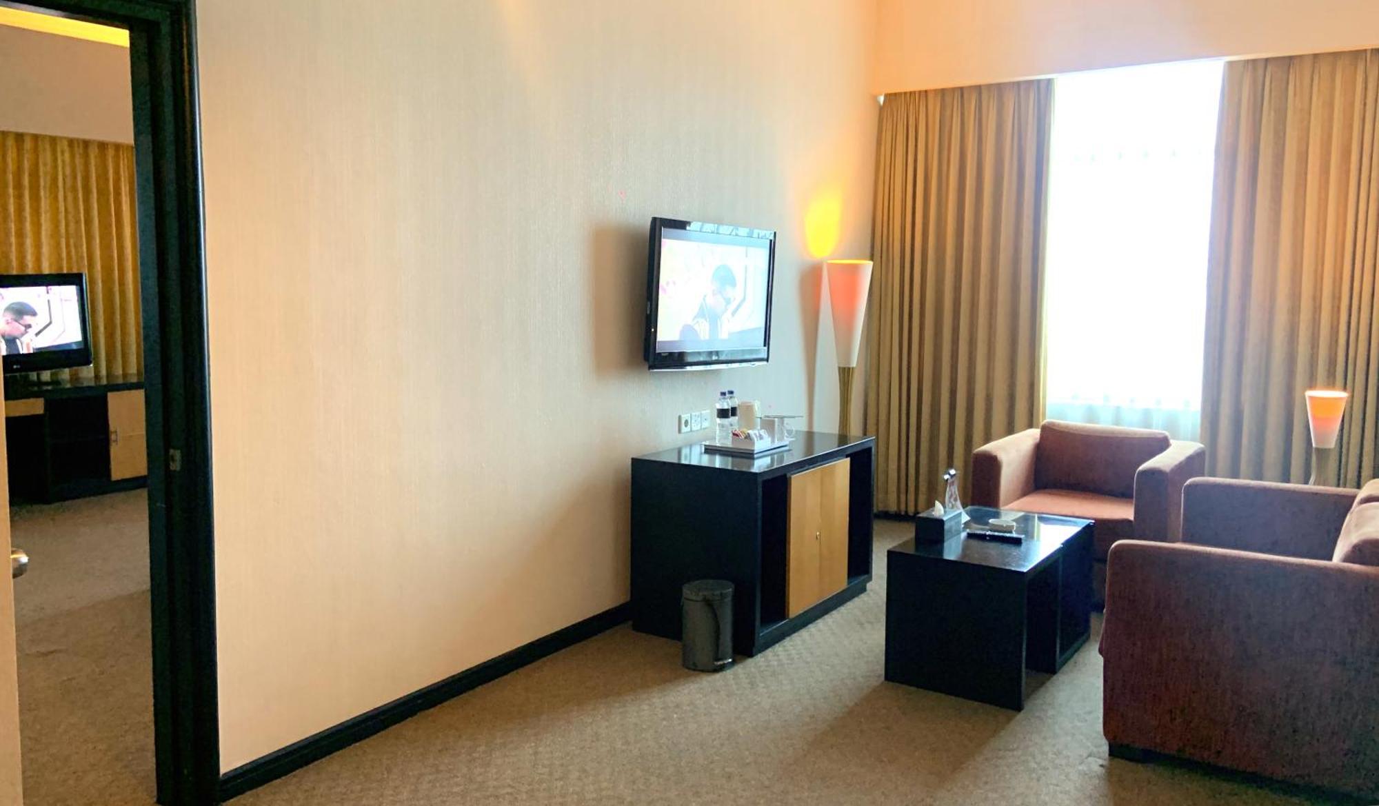 Grand Jatra Hotel Pekanbaru Zewnętrze zdjęcie